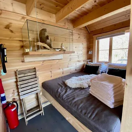 Chalet Tretopphytter Pa Grensen - Beverhytta Med Robat Og Gjeddefiske Halden