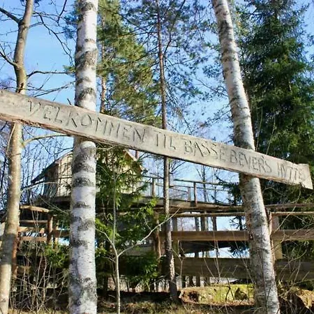 Tretopphytter Pa Grensen - Beverhytta Med Robat Og Gjeddefiske Chalet
