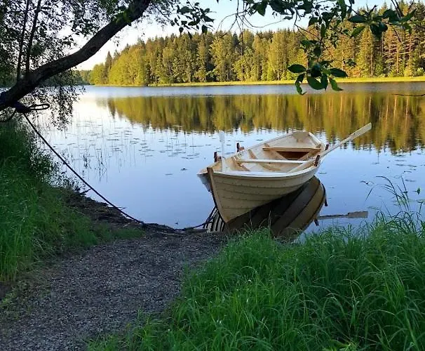Tretopphytter Pa Grensen - Beverhytta Med Robat Og Gjeddefiske * Halden